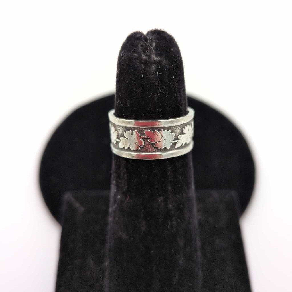 Size 5 Vintage Sterling Band with Leaf Design